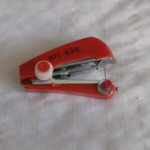 Mini vintage manual sewing machine Berlin